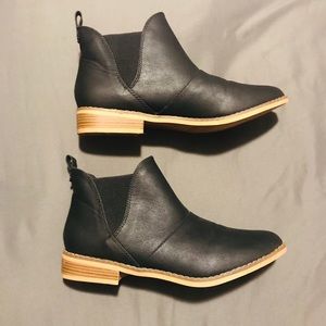 STELLA CHASE, black booties